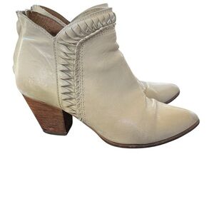 Frye Reed Feather Pointed Toe Cream Leather Ankle Block Heel Boots Bootie SZ 8.5